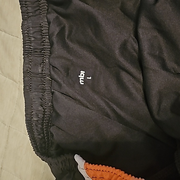 2 Umbro running shorts size large - Picture 3 of 6